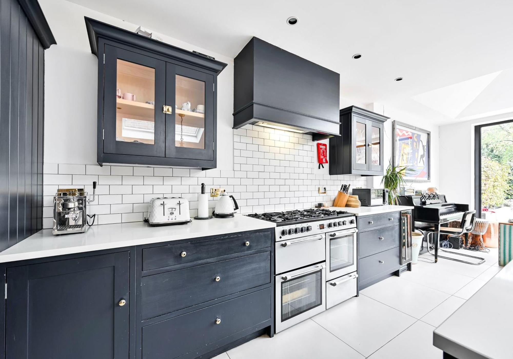 Contemporary In Shepherds Bush