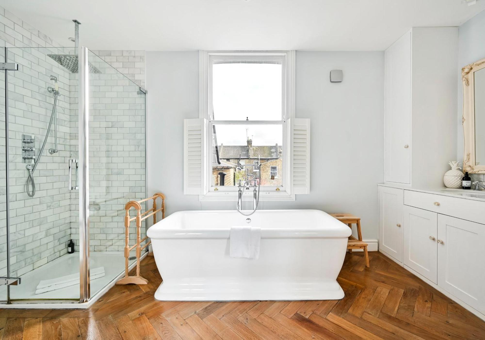 Contemporary In Shepherds Bush *