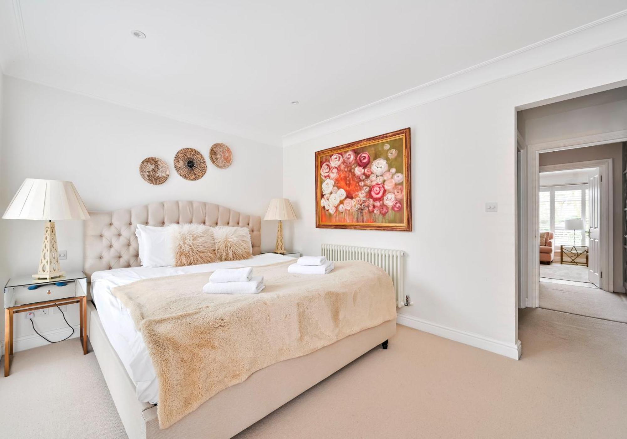 Chelsea Townhouse With Roof Terrace & Parking * London