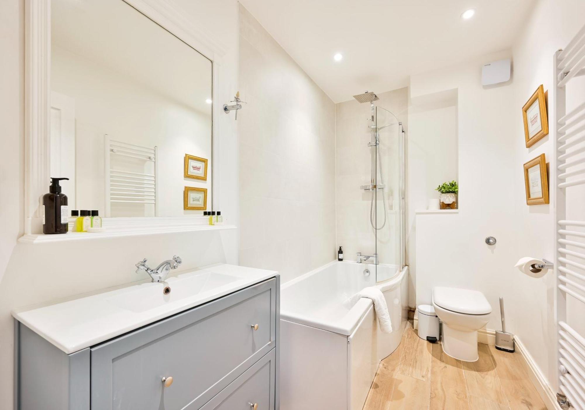 Chelsea Townhouse With Roof Terrace & Parking Apartment
