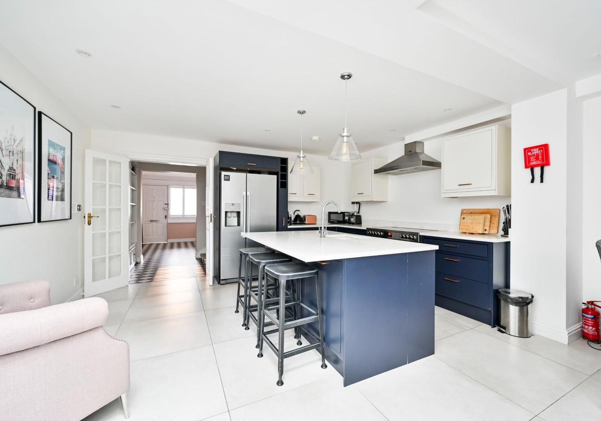 Apartment Chelsea Townhouse With Roof Terrace & Parking