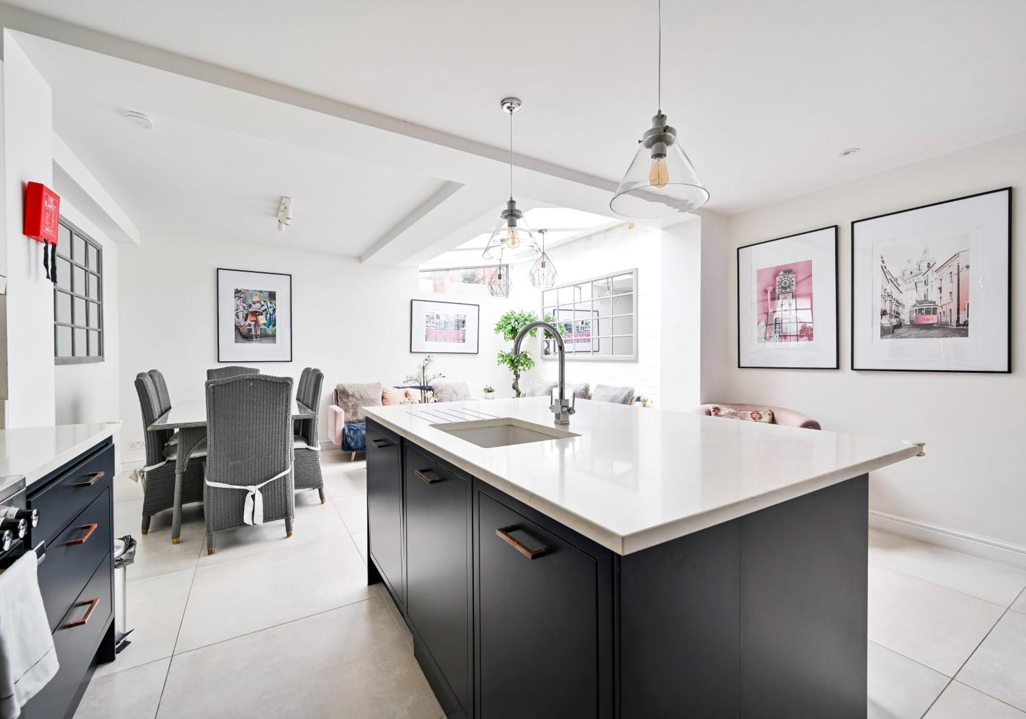 Apartment Chelsea Townhouse With Roof Terrace & Parking London