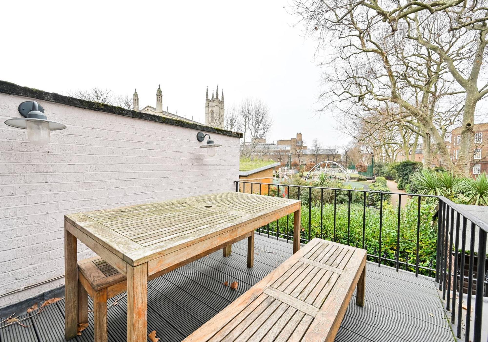 Apartment Chelsea Townhouse With Roof Terrace & Parking London