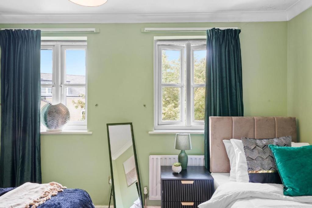 Lovely 2 Bed Parking And Garden London