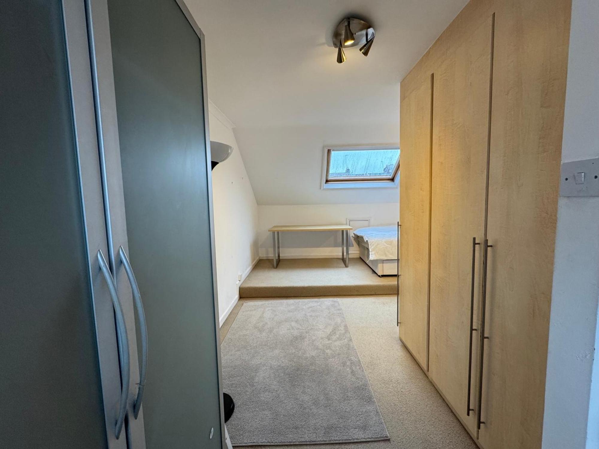 Inviting 4bd With Roof Terrace Nine Elms London