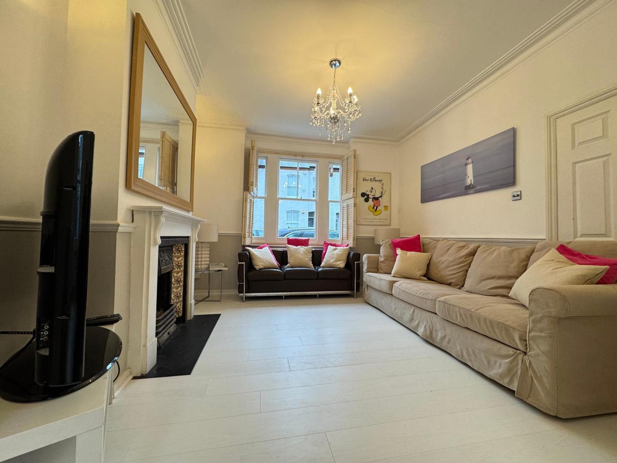 Apartment Inviting 4bd With Roof Terrace Nine Elms *