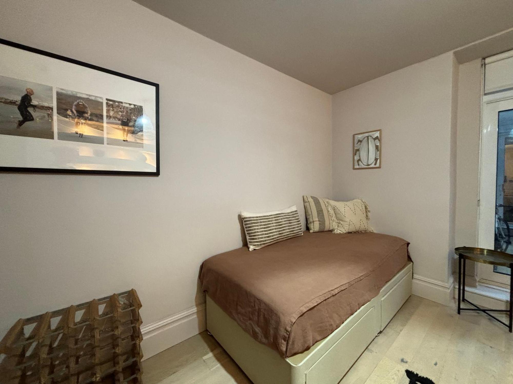Apartment Pristine 2bd Flat With Private Patio Earls Court *