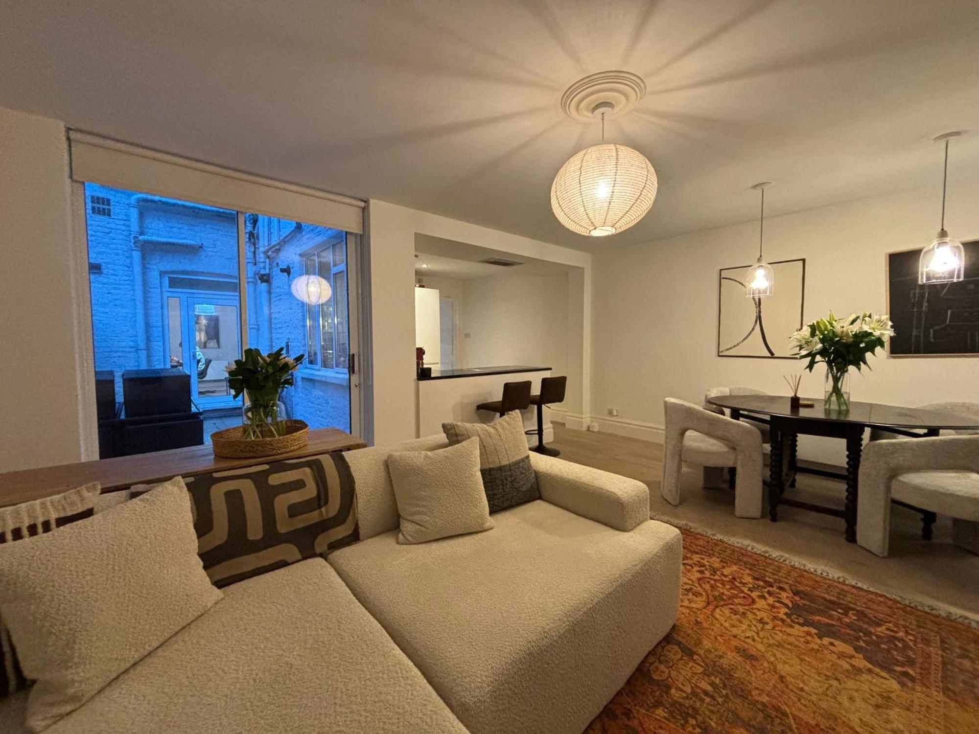 Pristine 2bd Flat With Private Patio Earls Court Apartment London