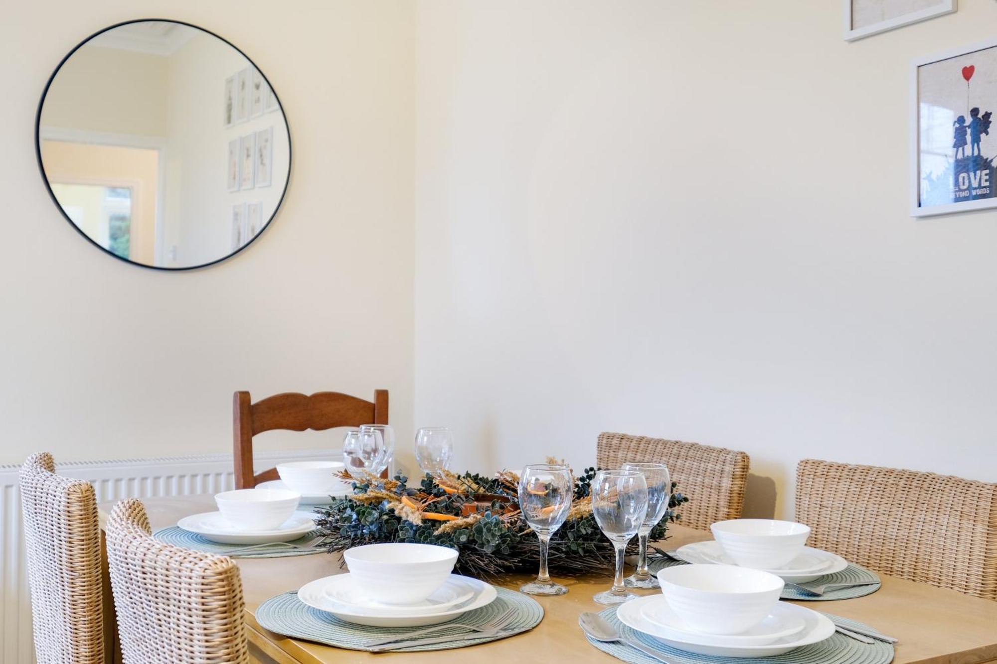 3 Bedroom And 1 Bathroom In Mountfield With Parking Apartment