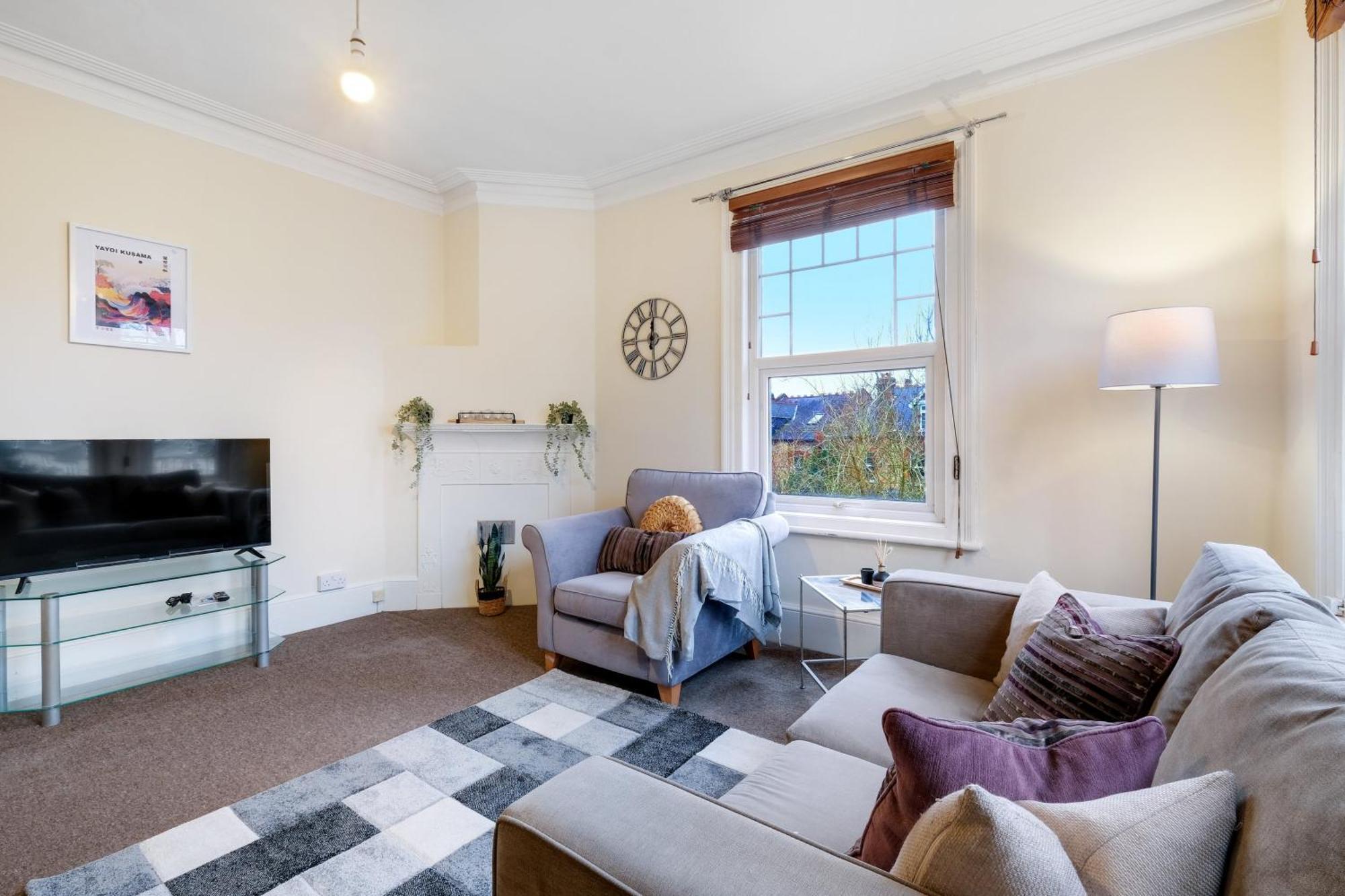 3 Bedroom And 1 Bathroom In Mountfield With Parking Apartment *