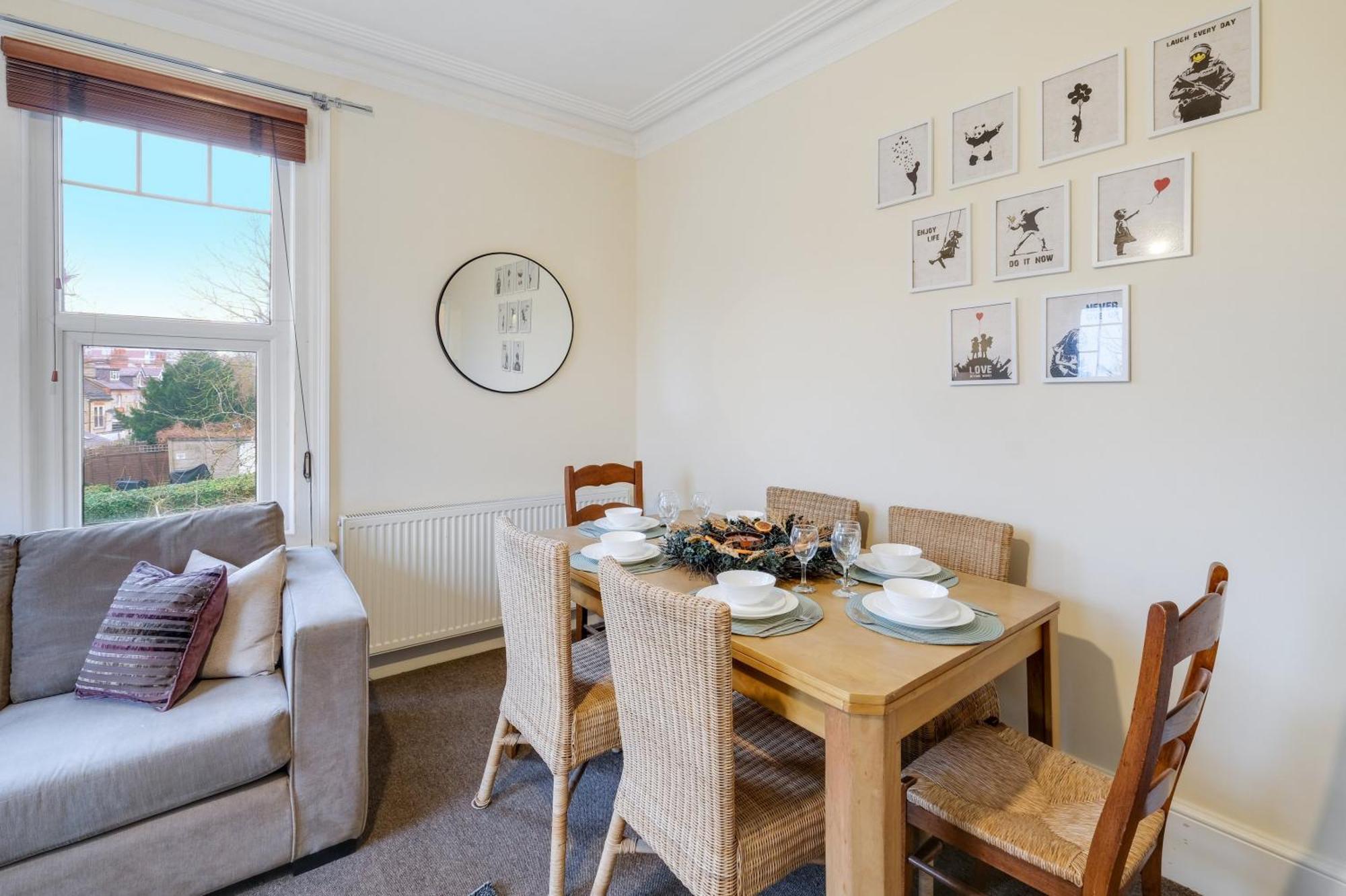 3 Bedroom And 1 Bathroom In Mountfield With Parking Apartment