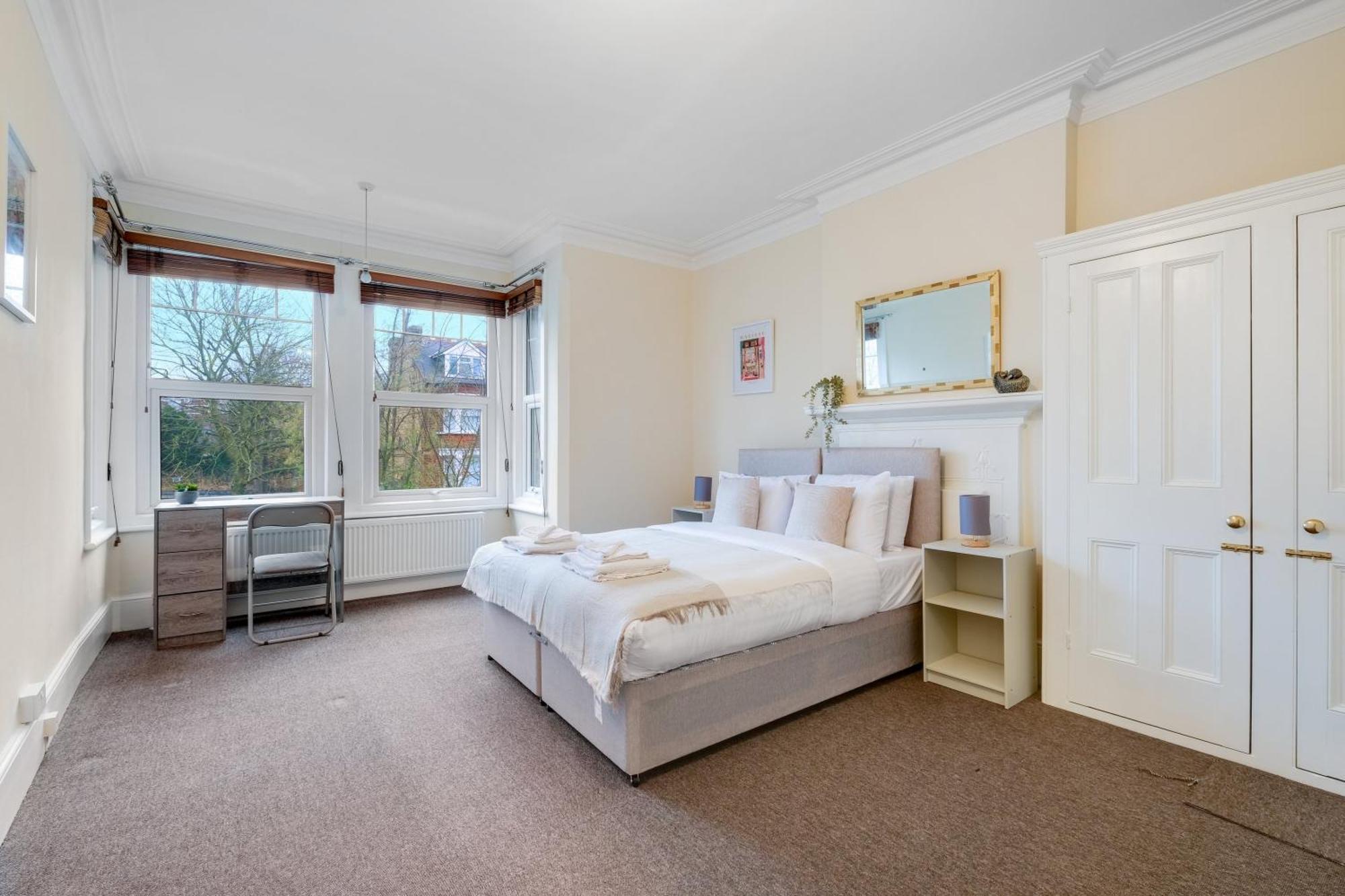 Apartment 3 Bedroom And 1 Bathroom In Mountfield With Parking