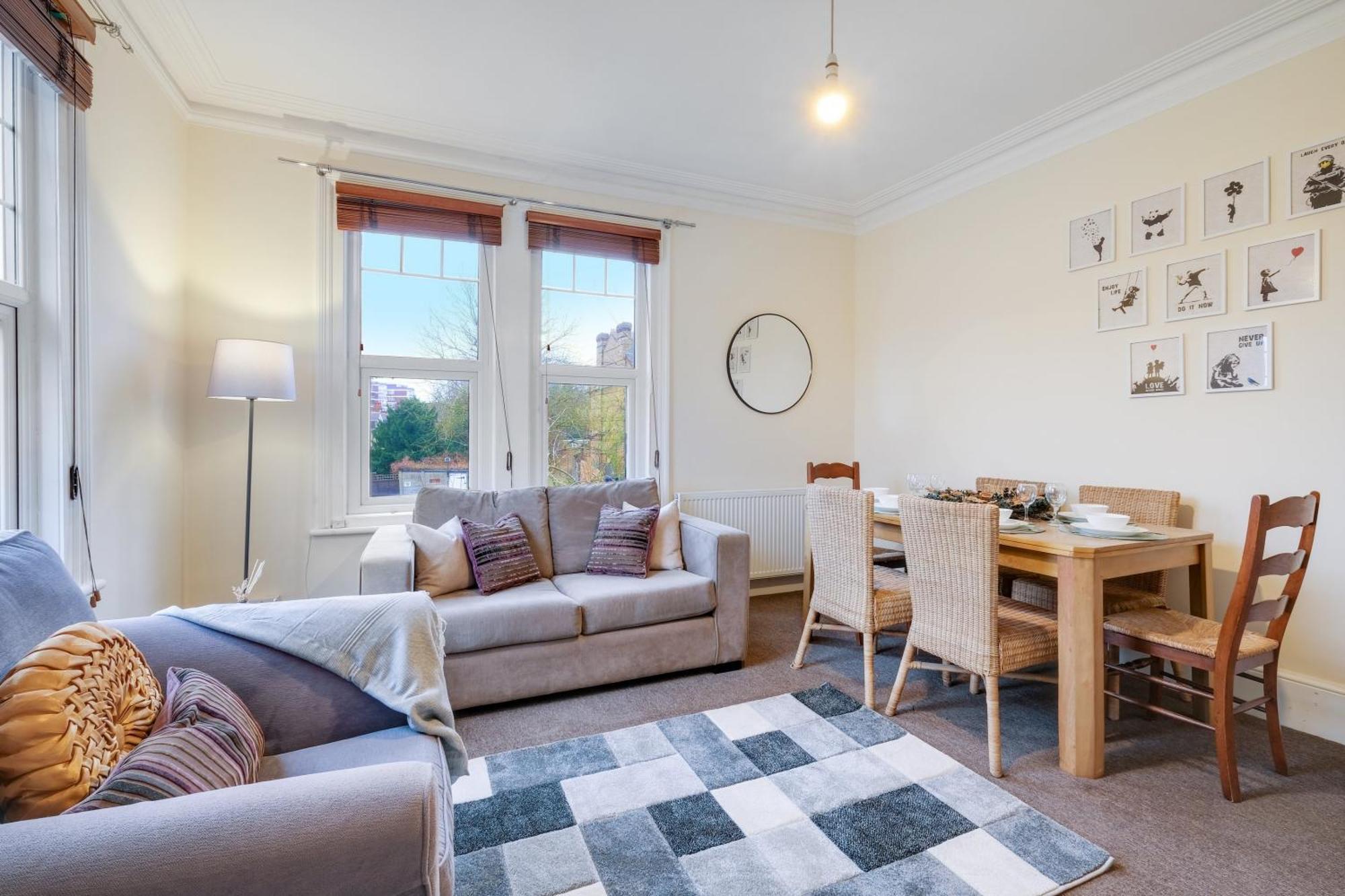 3 Bedroom And 1 Bathroom In Mountfield With Parking Apartment *