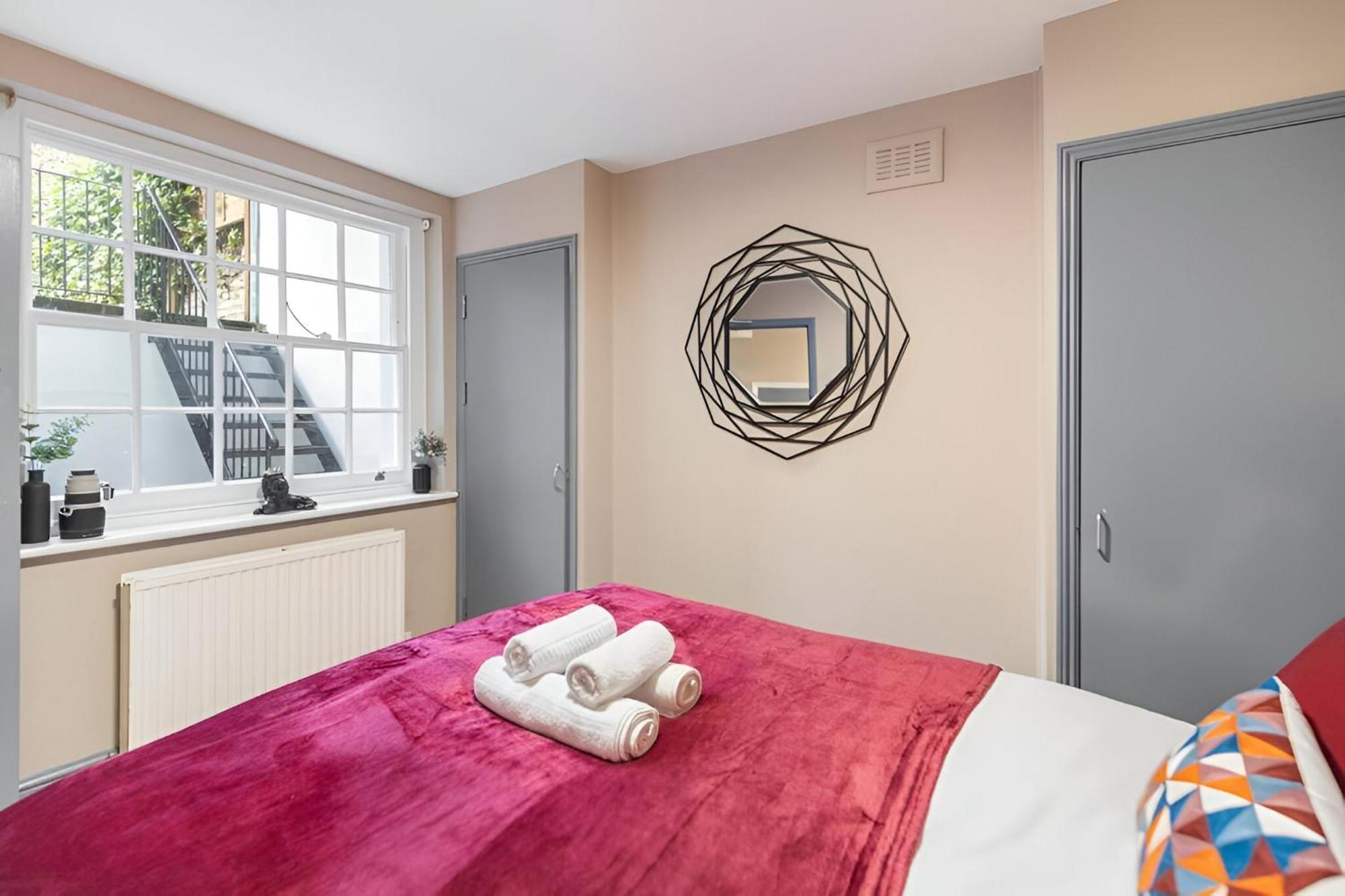 Bold & Vibrant 1-bedroom Escape In Prime Location! Apartment *