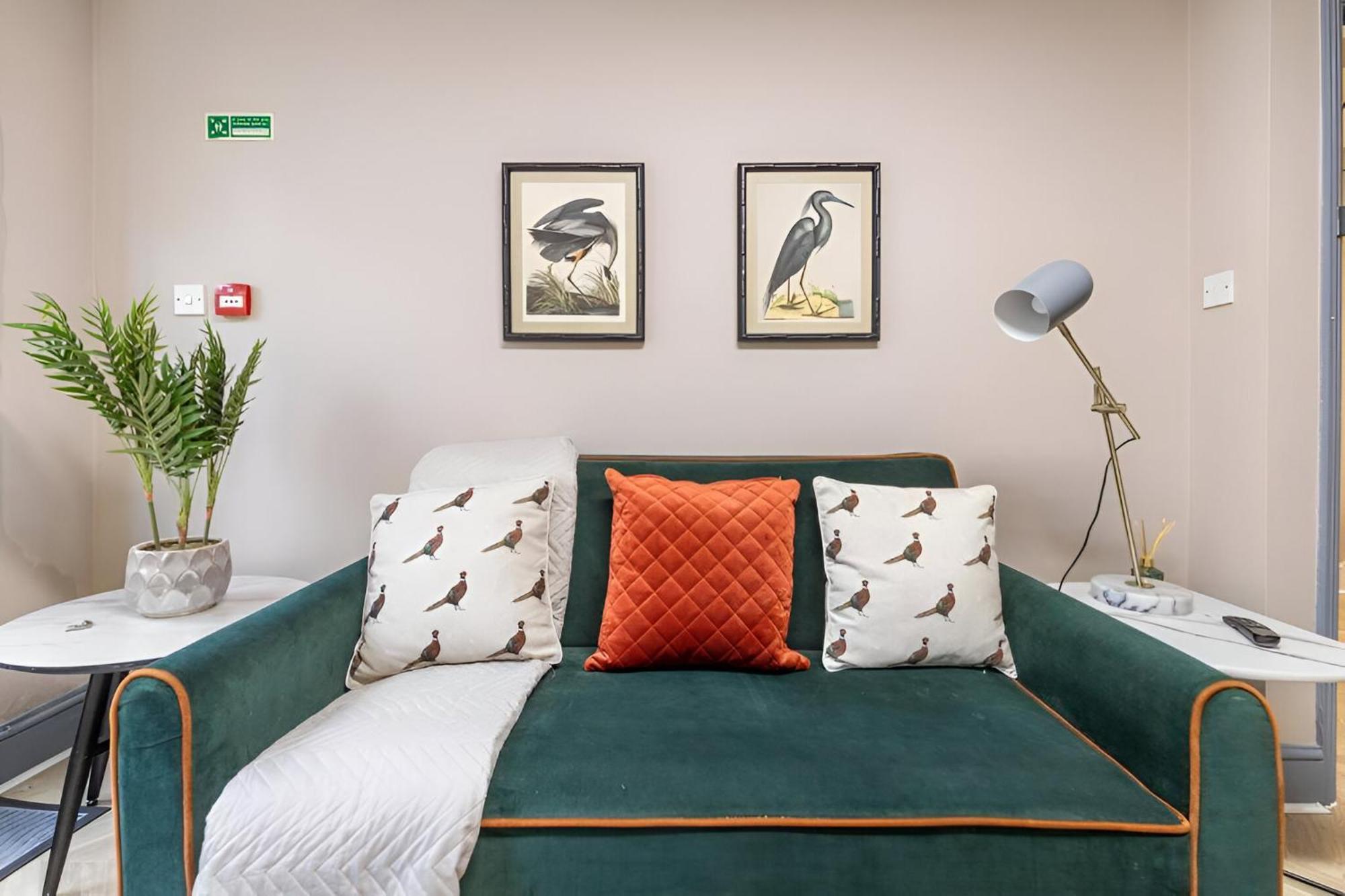 Bold & Vibrant 1-bedroom Escape In Prime Location! * London