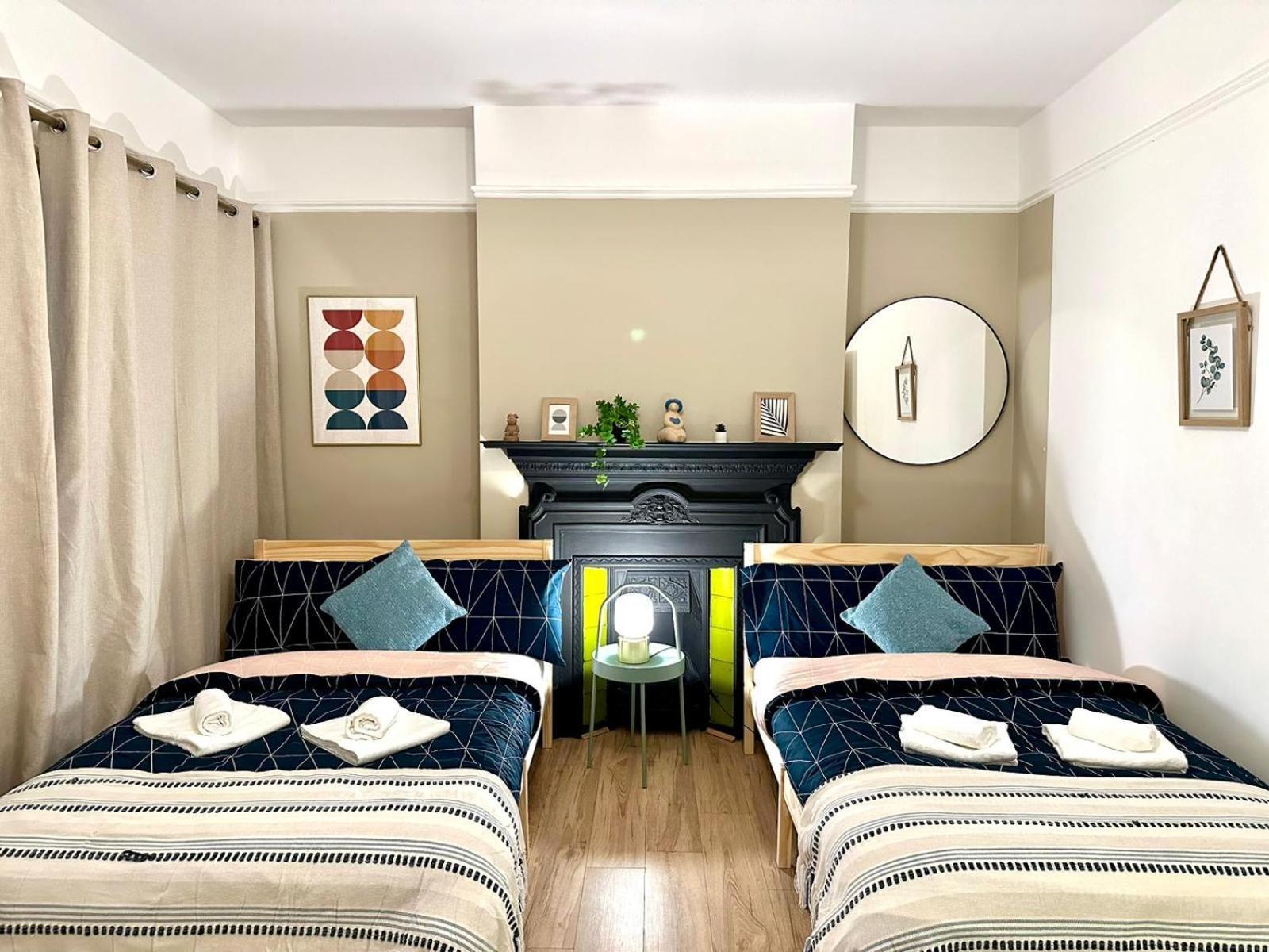 Delux Near Centre Homestay *