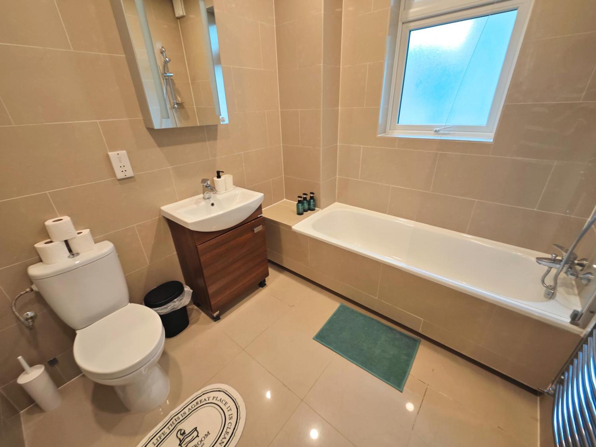 Apartment Bright And Spacious 2-bedroom Flat Near Emirates Stadium London