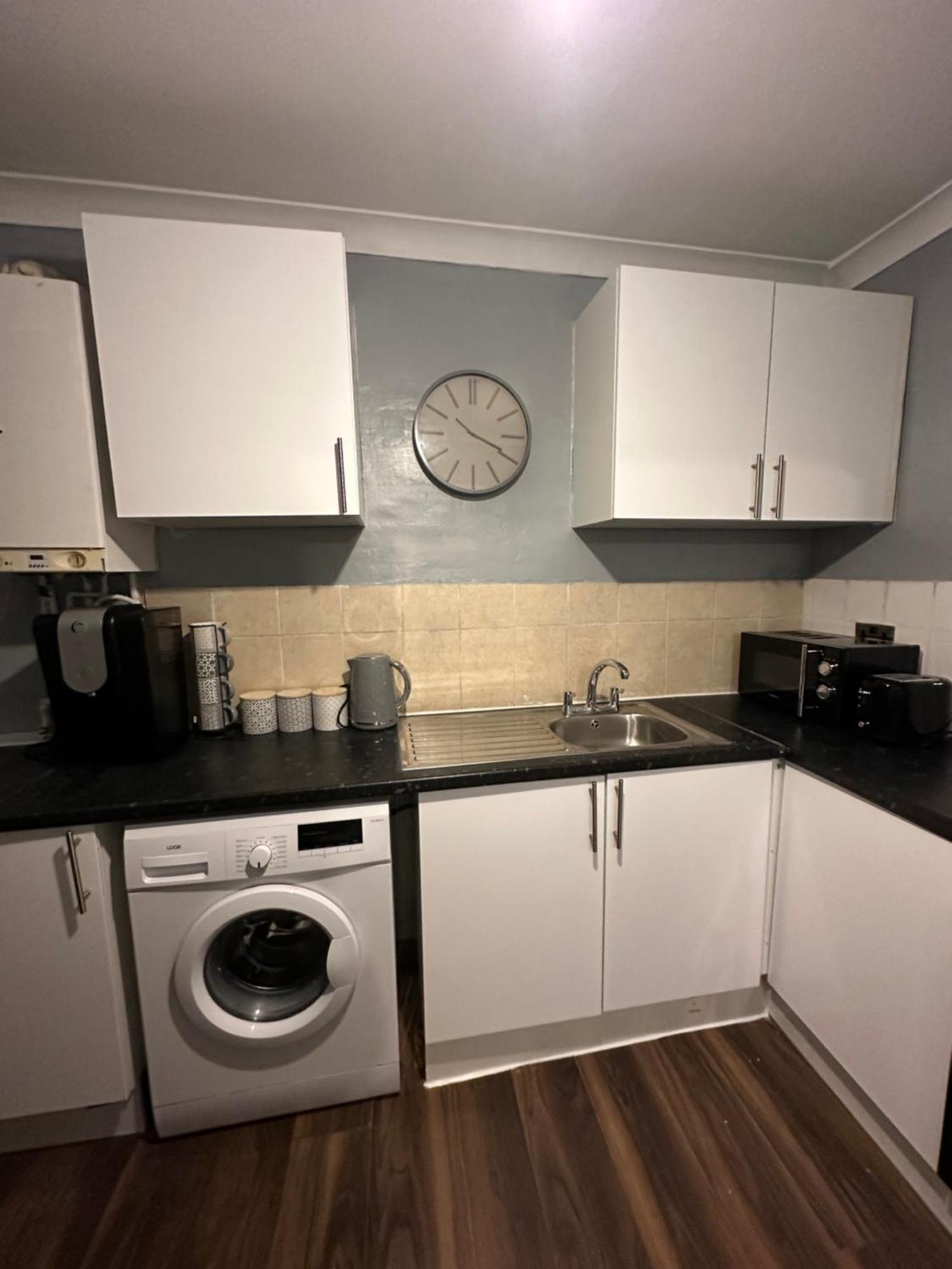 Charming 1 Bedroom Flat With Living In Kings Cross, St Pancras No Lift Apartment *