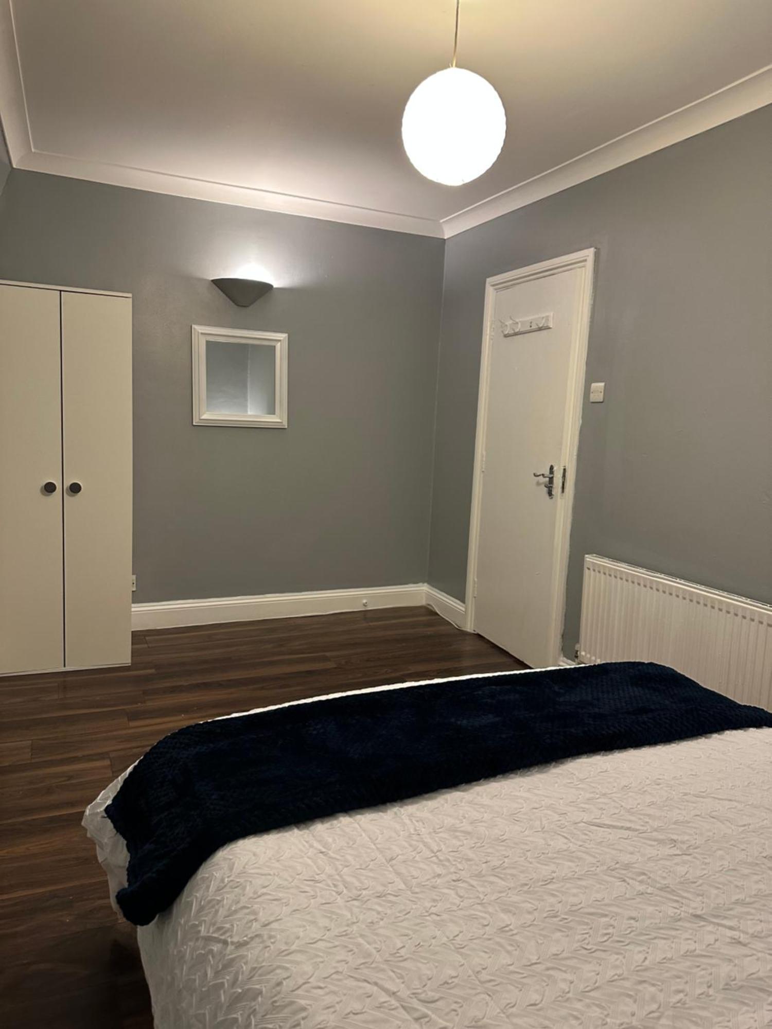 Charming 1 Bedroom Flat With Living In Kings Cross, St Pancras No Lift Apartment
