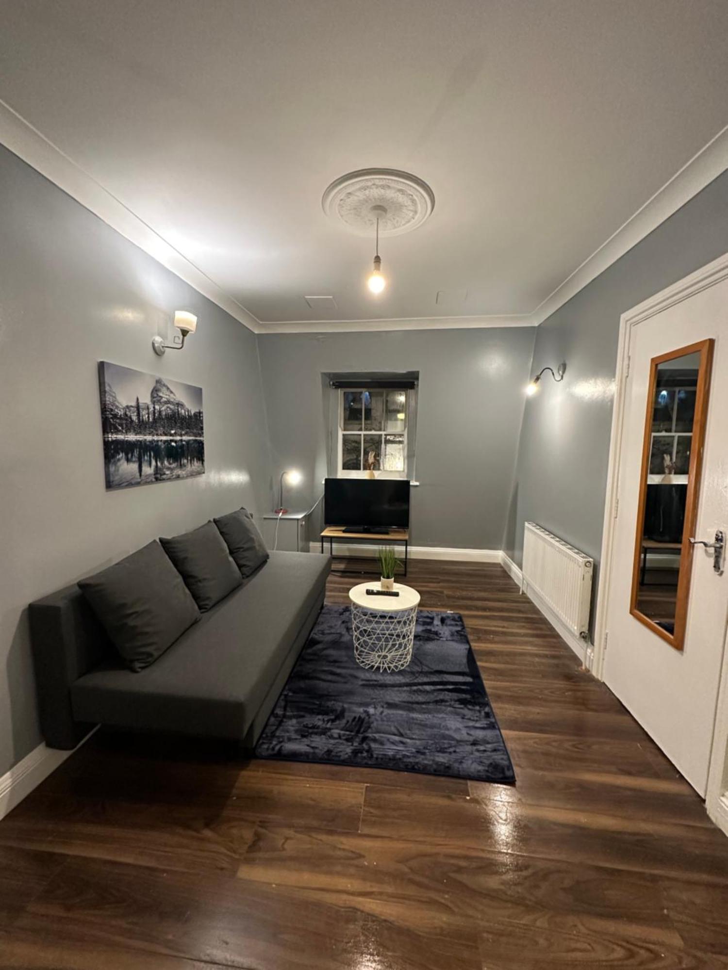 Charming 1 Bedroom Flat With Living In Kings Cross, St Pancras No Lift Apartment
