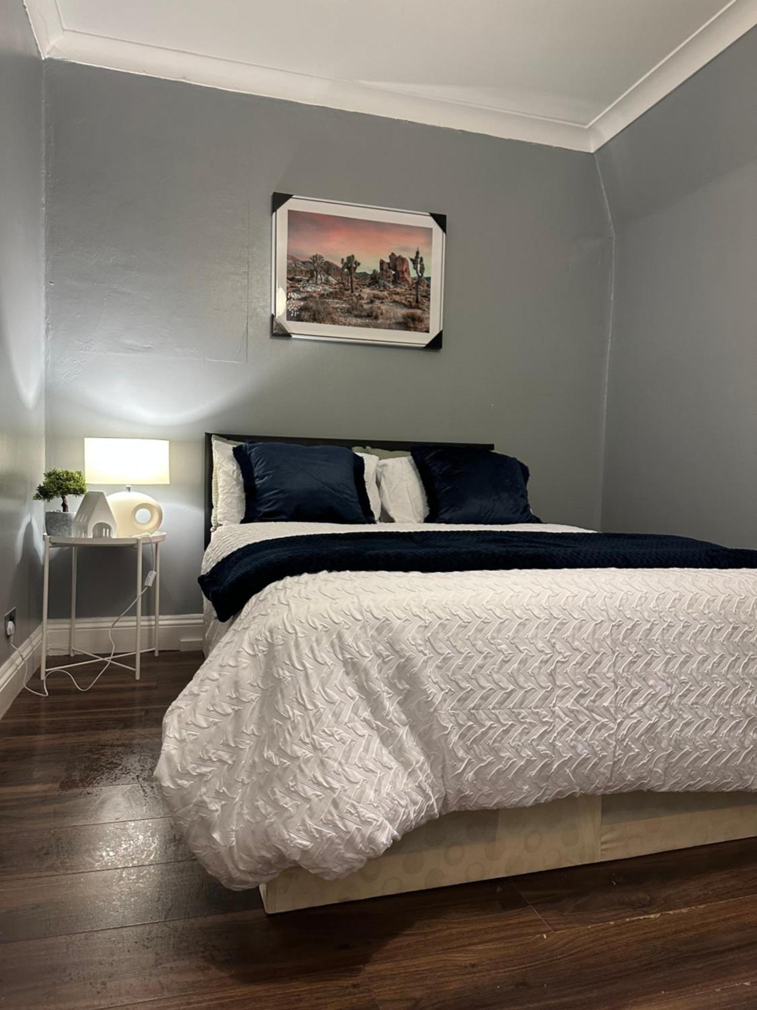 Charming 1 Bedroom Flat With Living In Kings Cross, St Pancras No Lift Apartment *