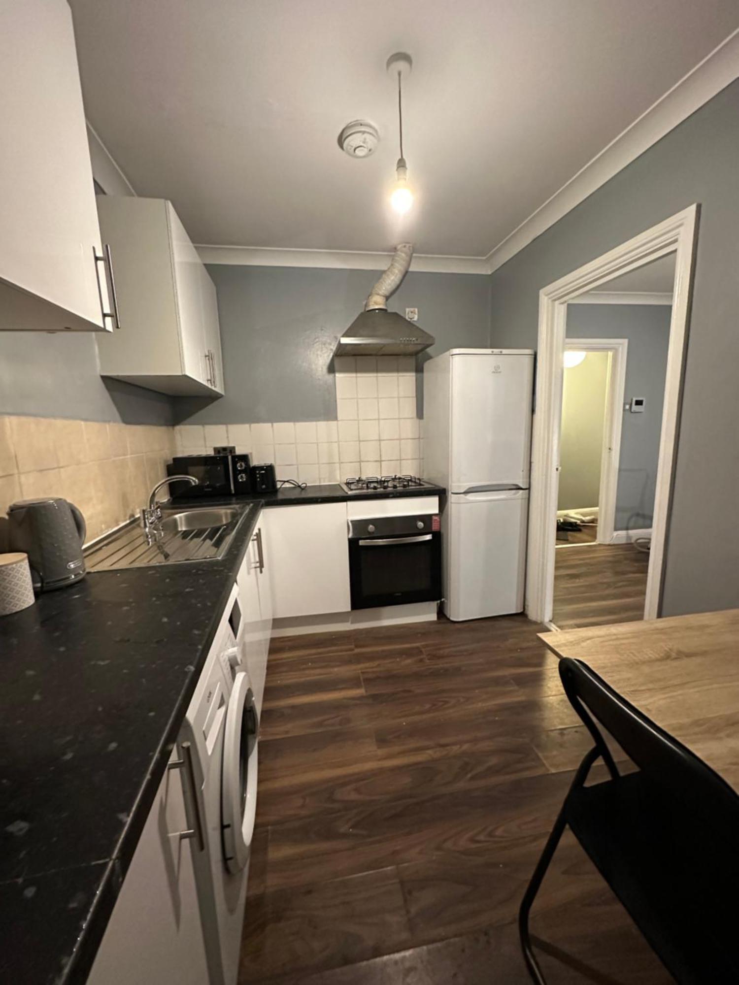 Charming 1 Bedroom Flat With Living In Kings Cross, St Pancras No Lift Apartment