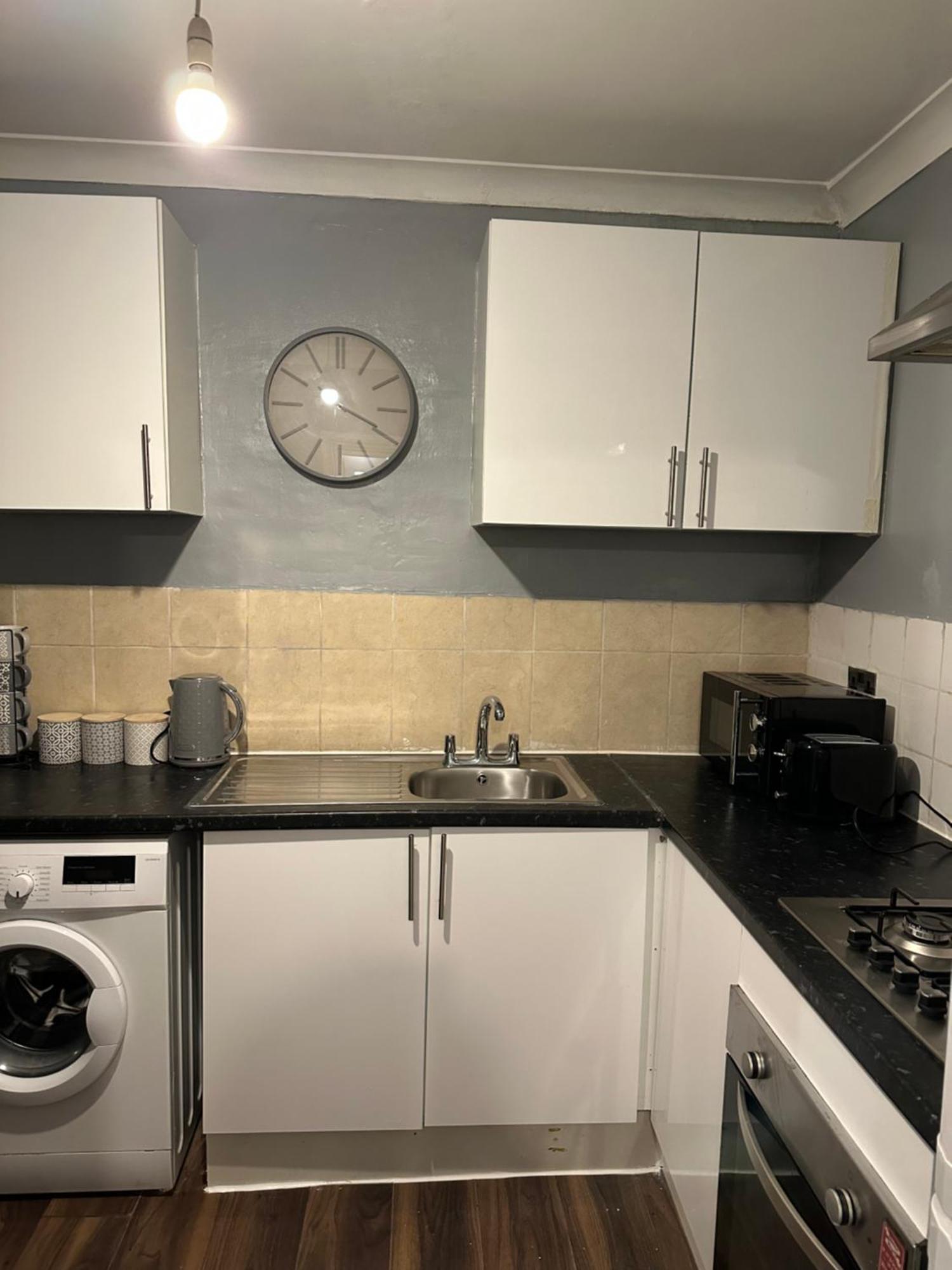 Charming 1 Bedroom Flat With Living In Kings Cross, St Pancras No Lift Apartment London