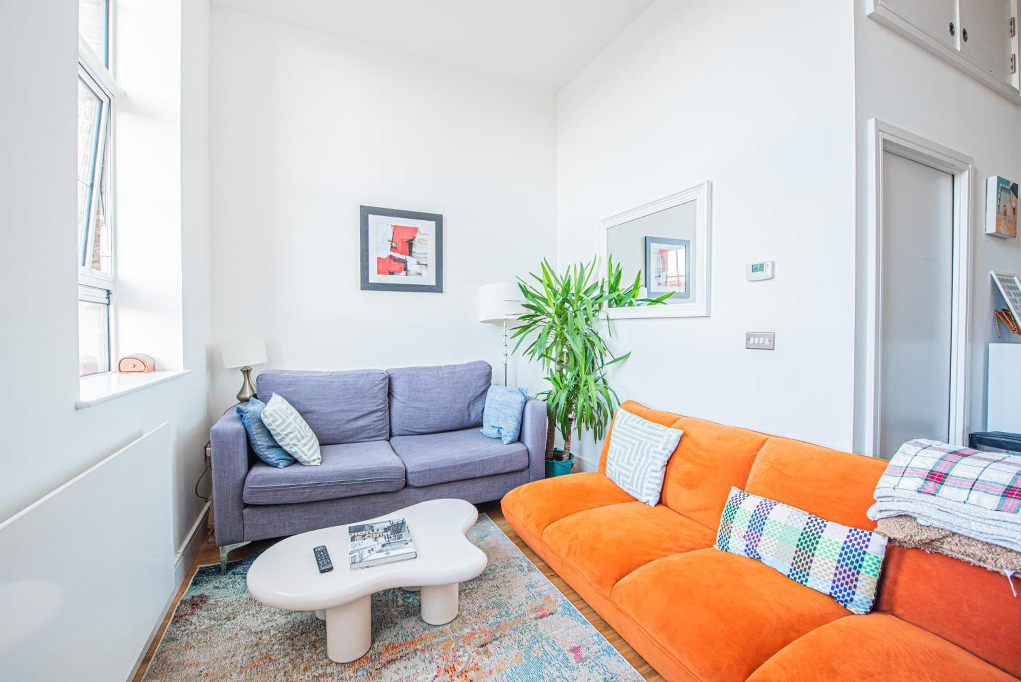 Bright Modern 5 Mins To Station, Sleeps 3 Apartment *