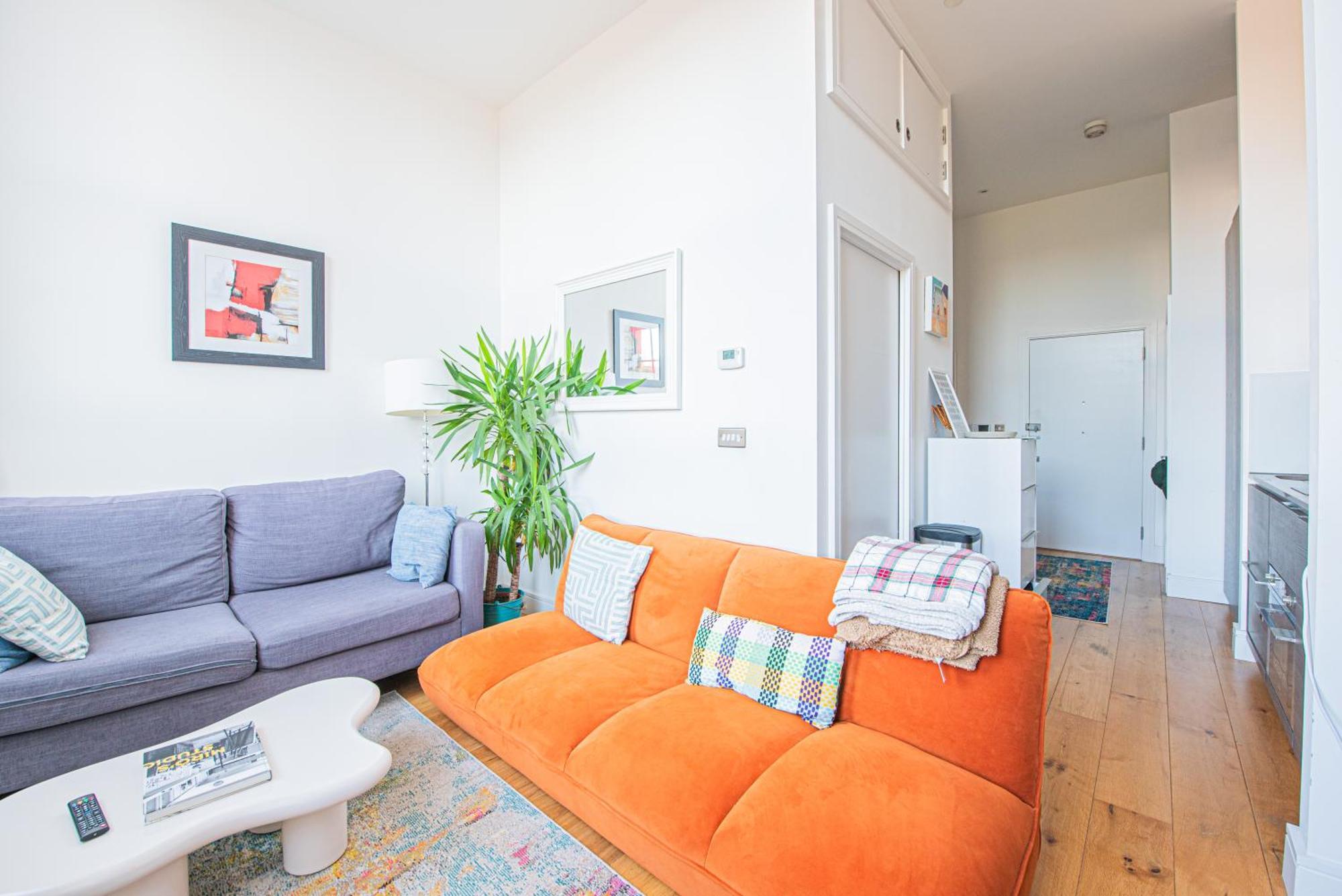 Apartment Bright Modern 5 Mins To Station, Sleeps 3 London