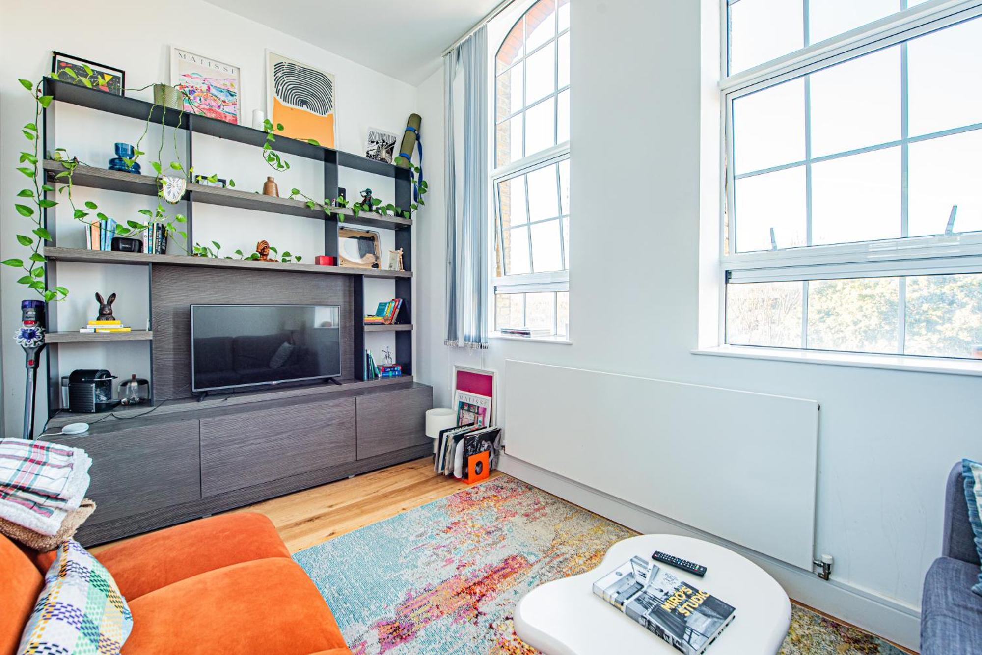 Bright Modern 5 Mins To Station, Sleeps 3 Apartment *