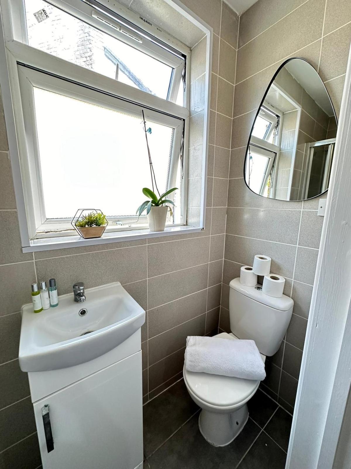 Harrow Road Beautiful Family Apartment