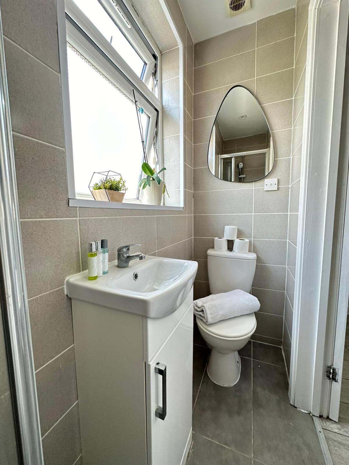 Harrow Road Beautiful Family Apartment *