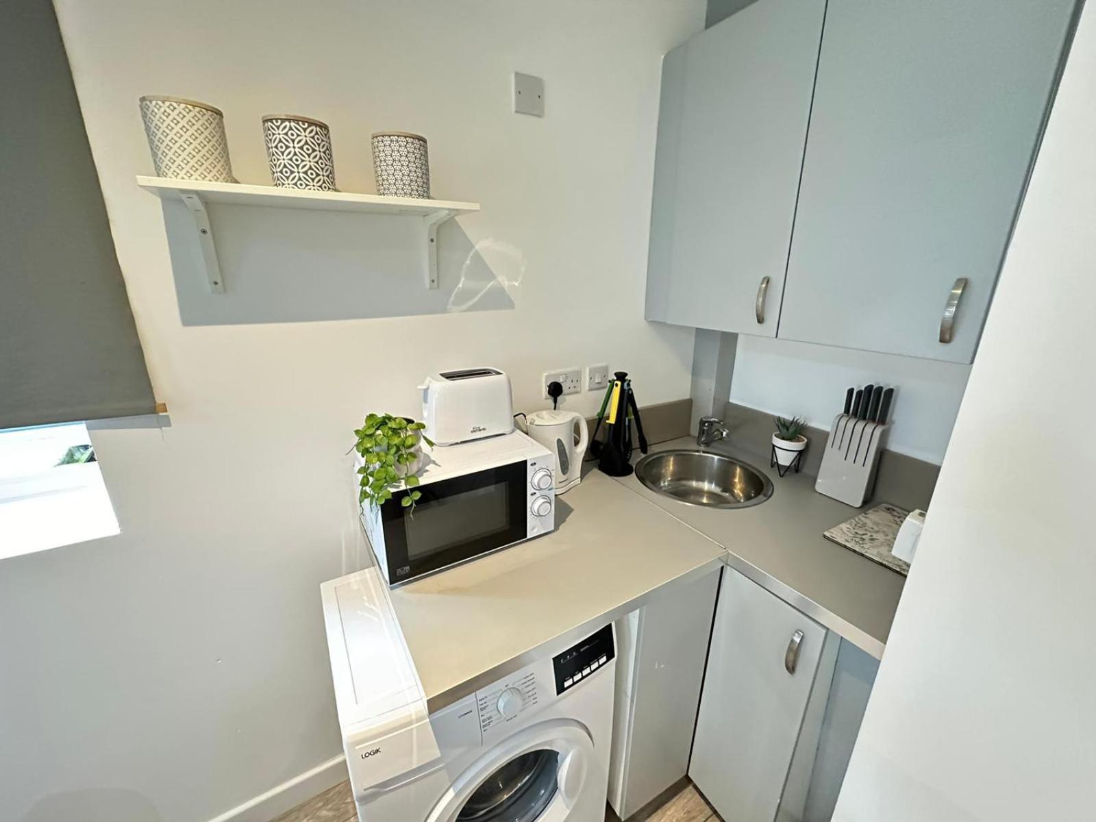Harrow Road Beautiful Family * London