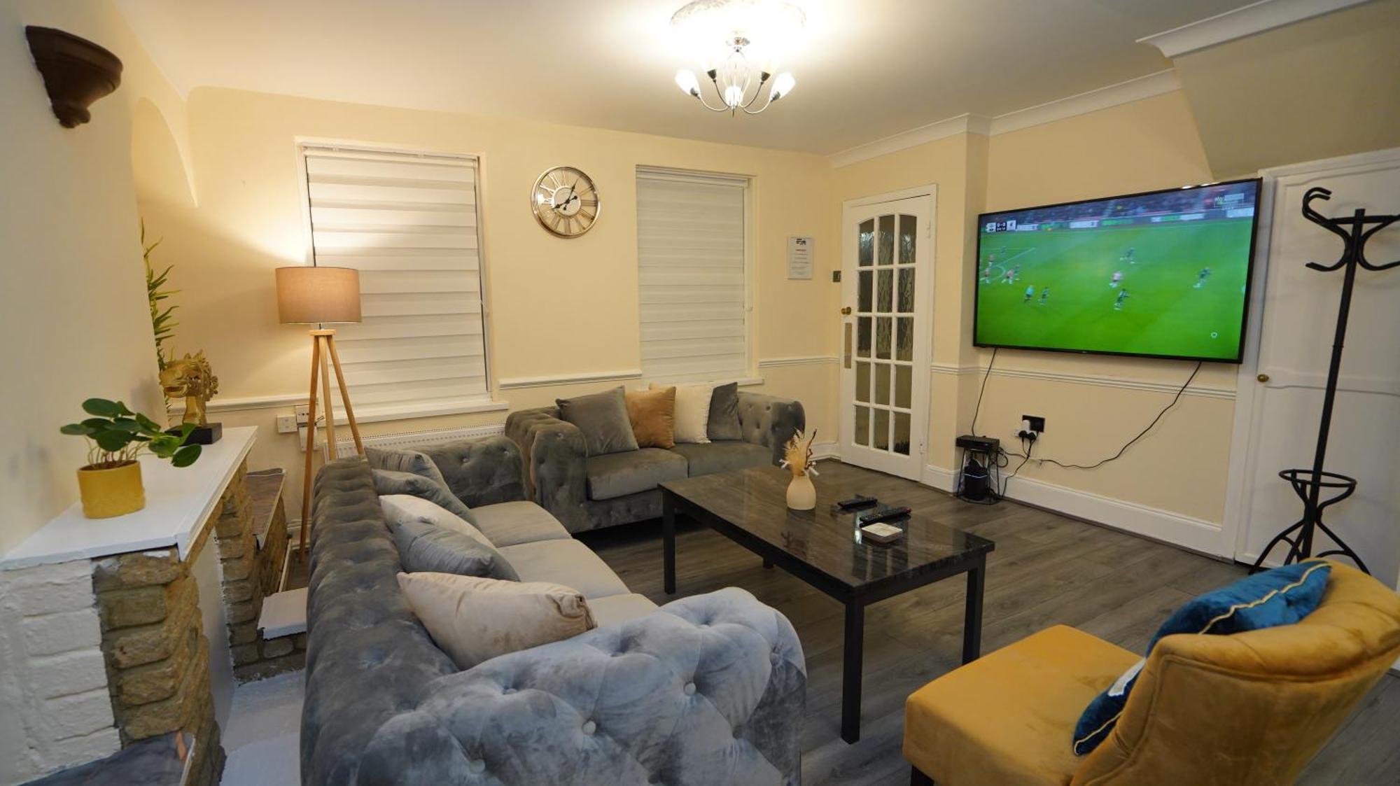 Holiday home 3 Bedroom House Canary Wharf Free Parking Free Wifi All Over Uk
