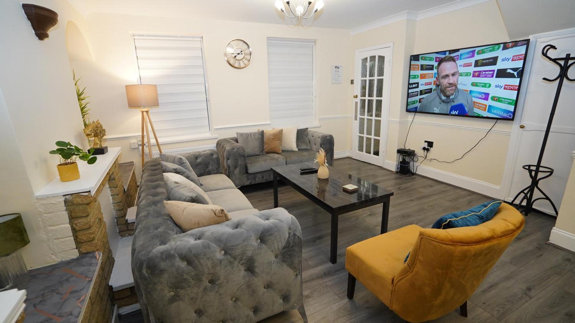 3 Bedroom House Canary Wharf Free Parking Free Wifi All Over Uk Holiday home *