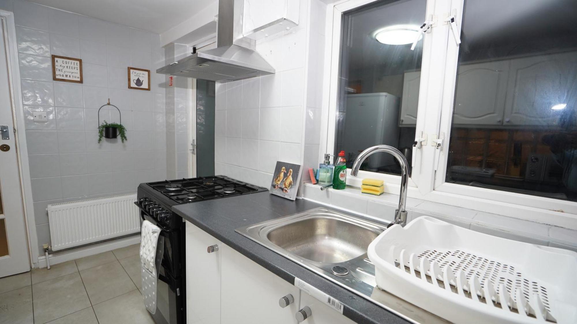 3 Bedroom House Canary Wharf Free Parking Free Wifi All Over Uk London
