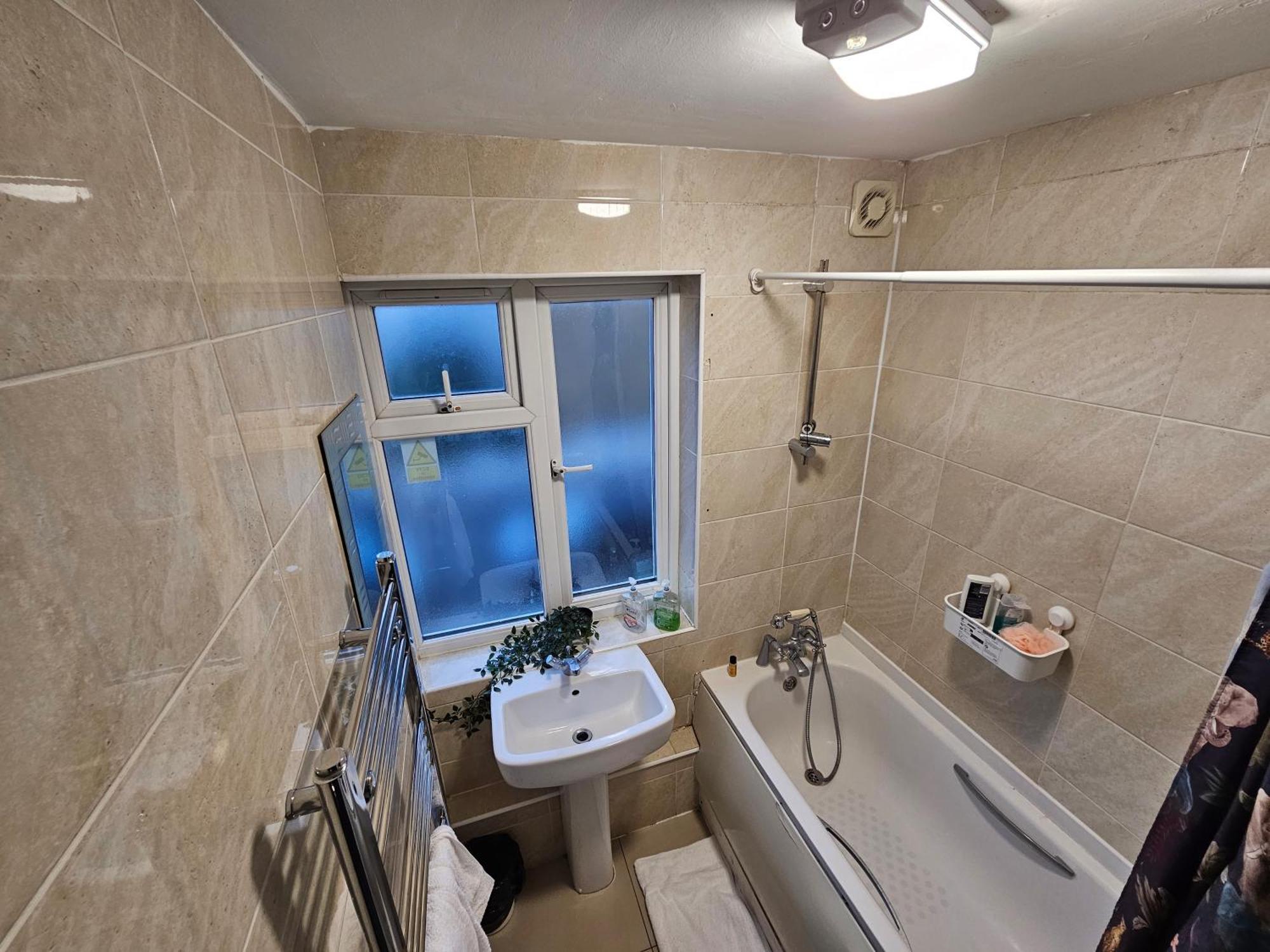 E14 Guest house *
