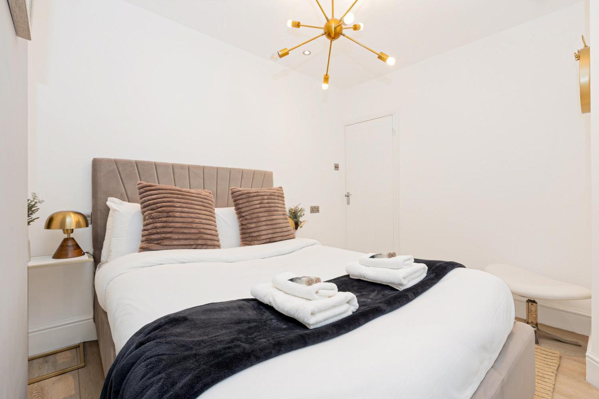 Classy 2br Btw Wimbledon & Streatham, 10 Min Tube Leilighet London