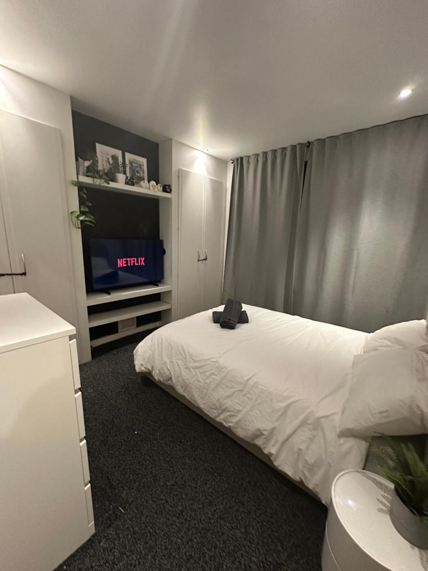 Luxury Bedroom Excel * London