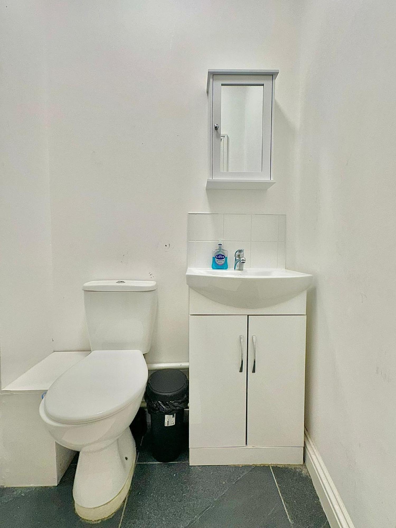 Flat A Garrat Lane Apartment London
