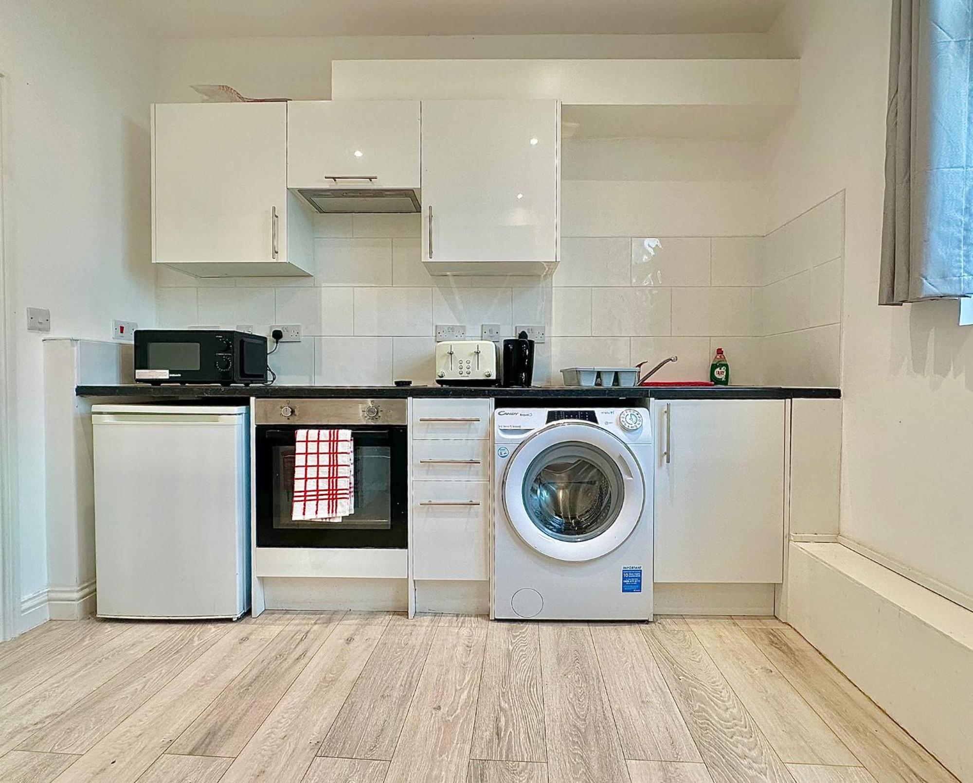 Flat A Garrat Lane London