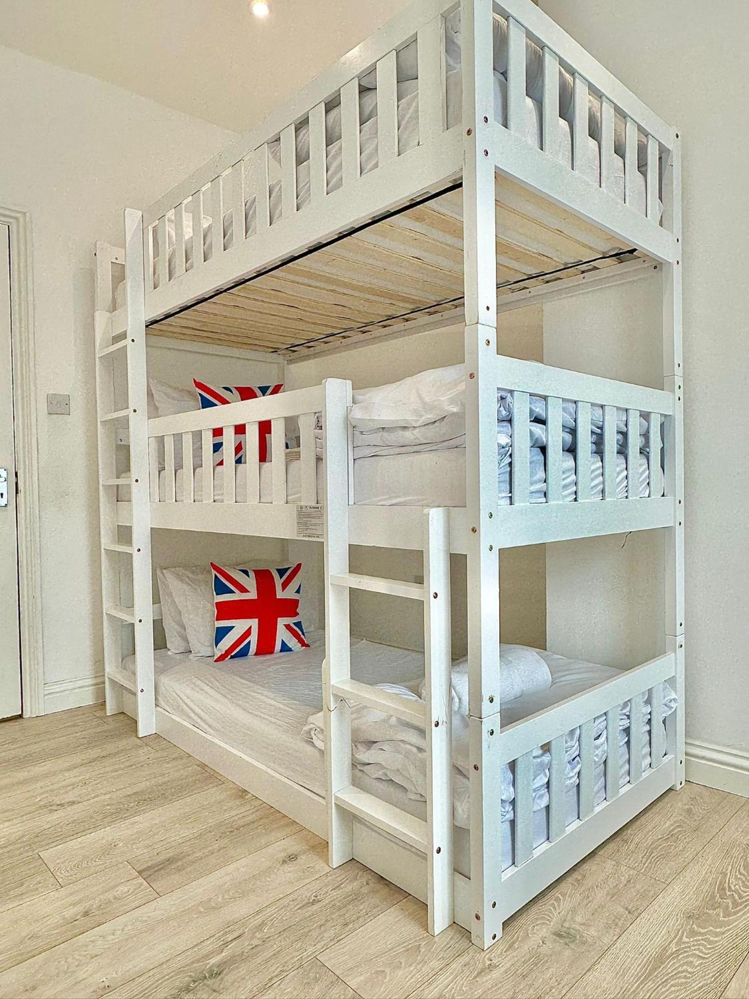 Flat A Garrat Lane Apartment *