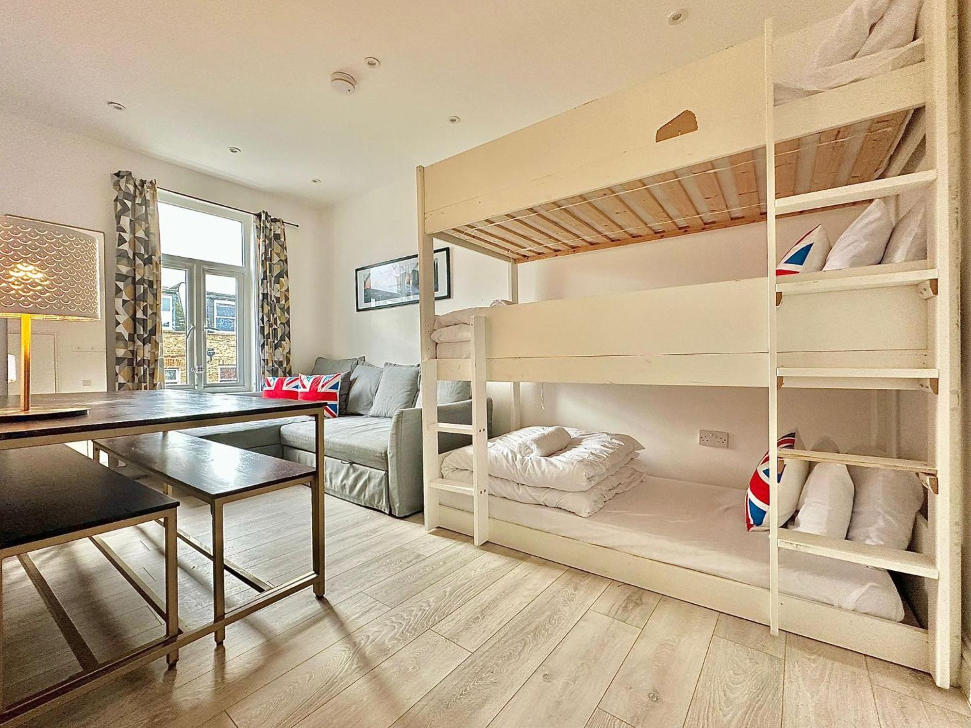 Apartment Flat A Garrat Lane London