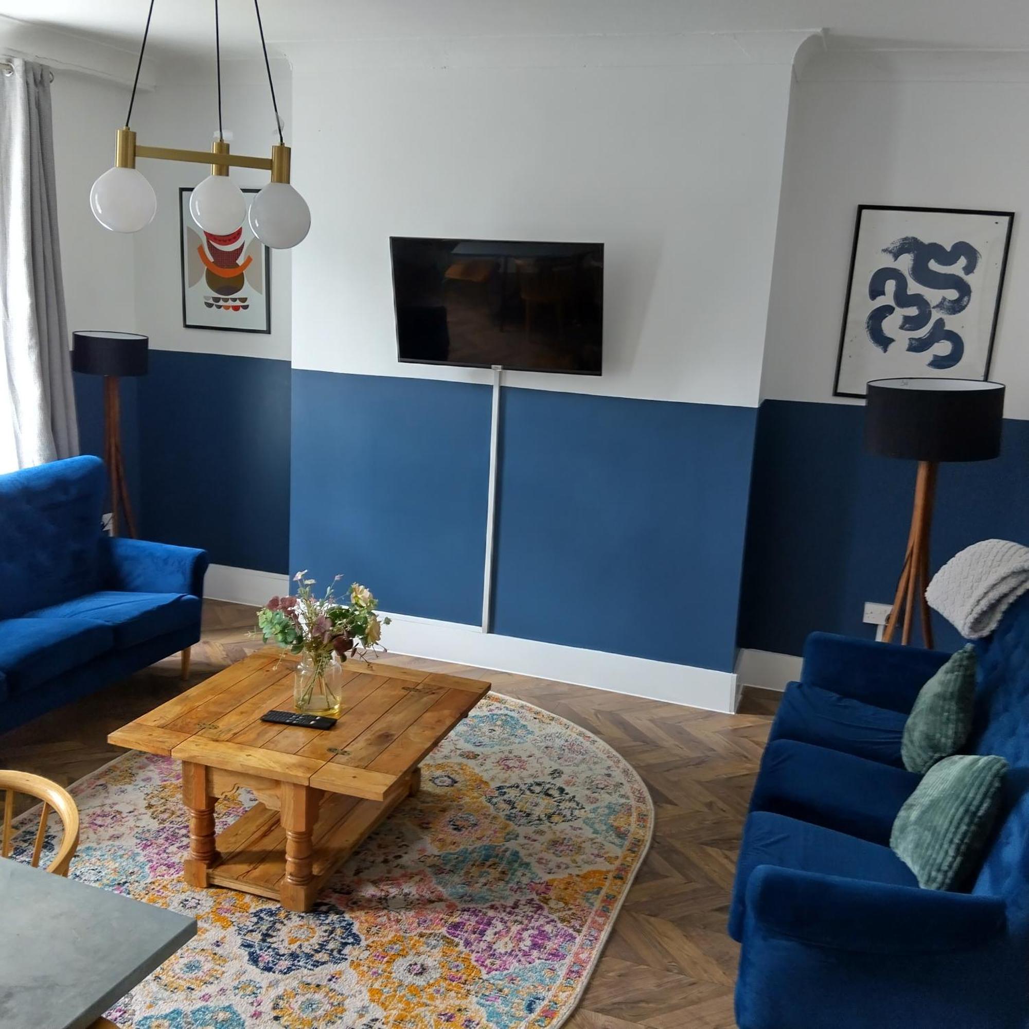 Spacious 5-bedroom, 4-bathroom In Central Zone 1 Leilighet London