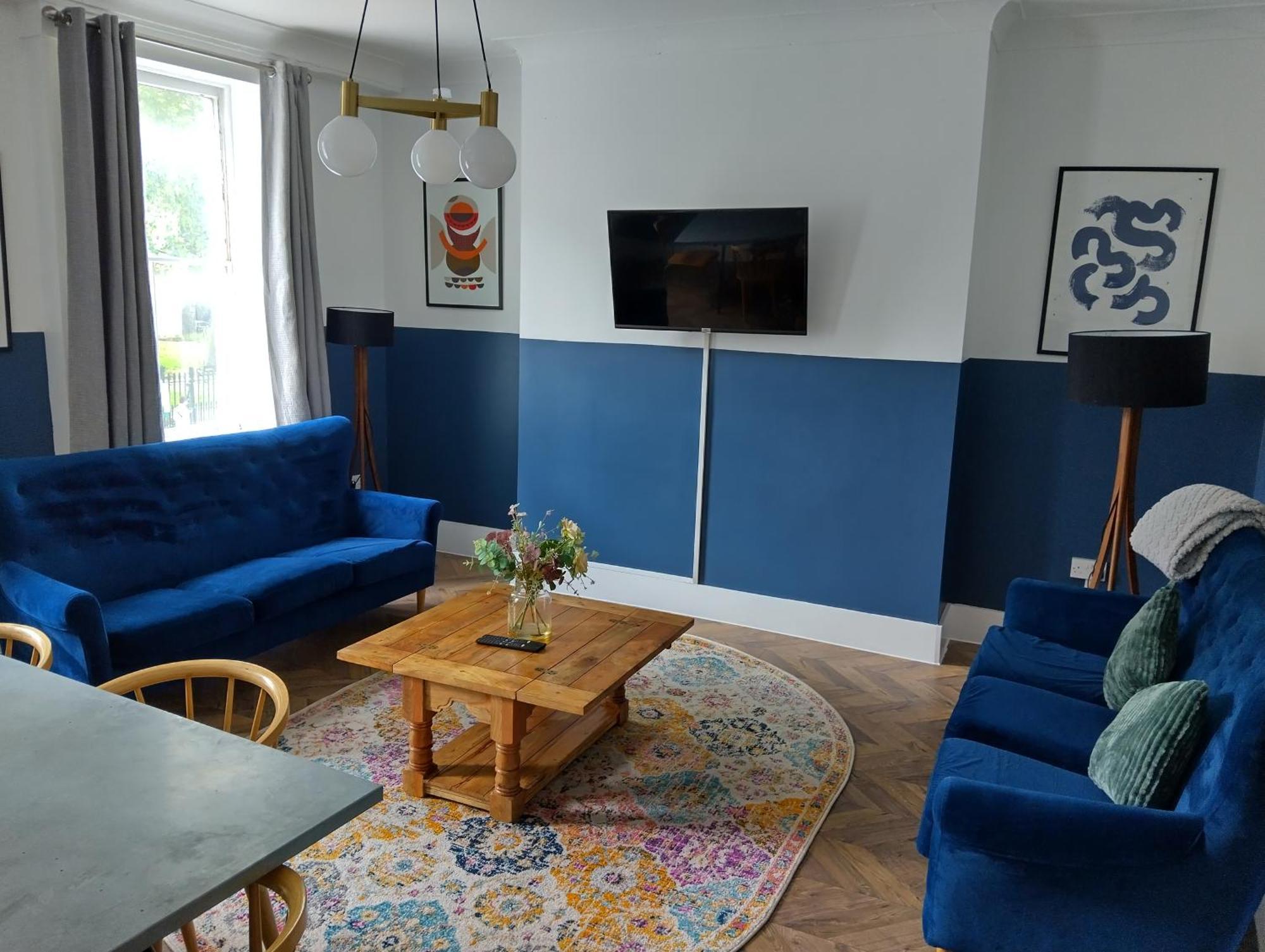 Spacious 5-bedroom, 4-bathroom In Central Zone 1 Leilighet *