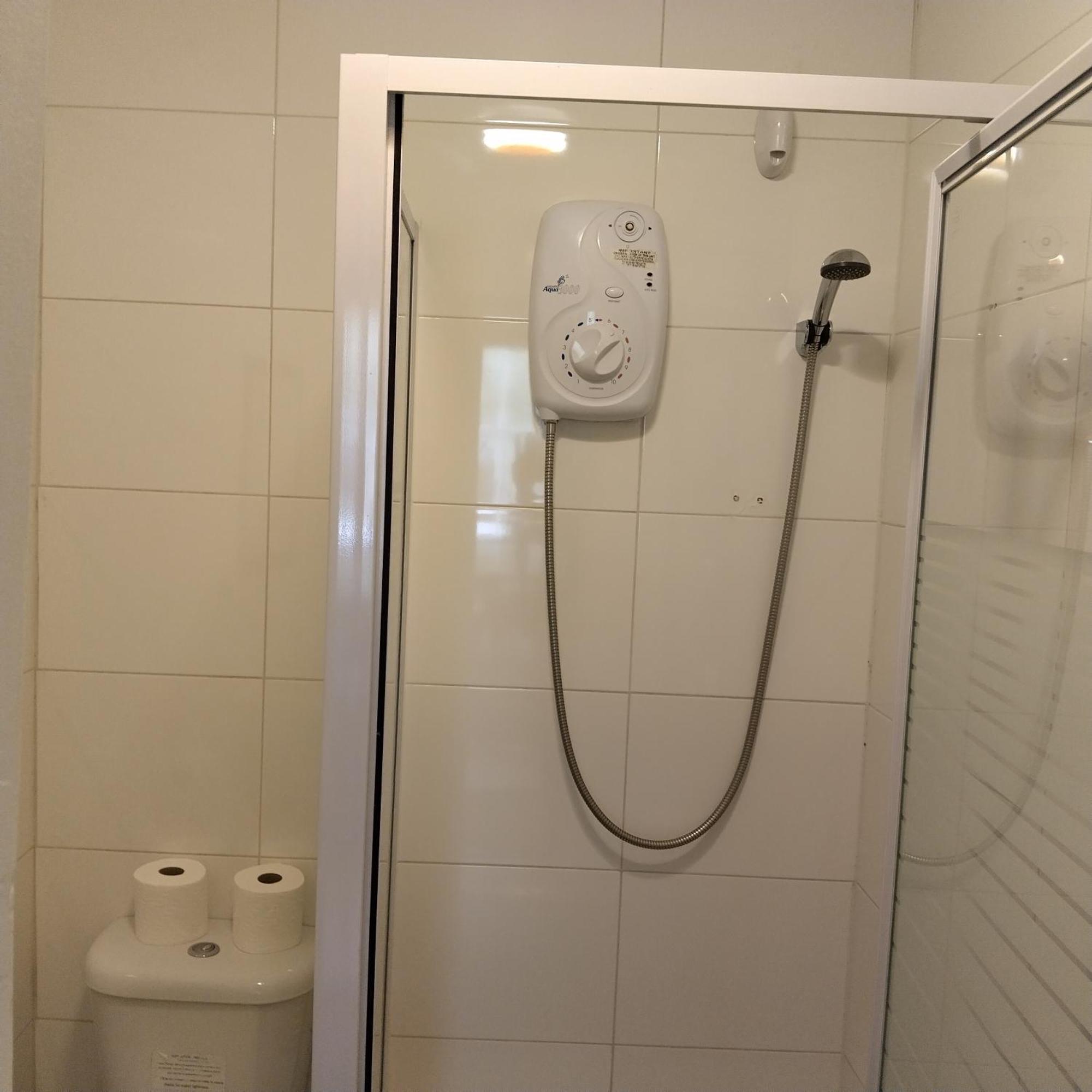 Spacious 5-bedroom, 4-bathroom In Central Zone 1