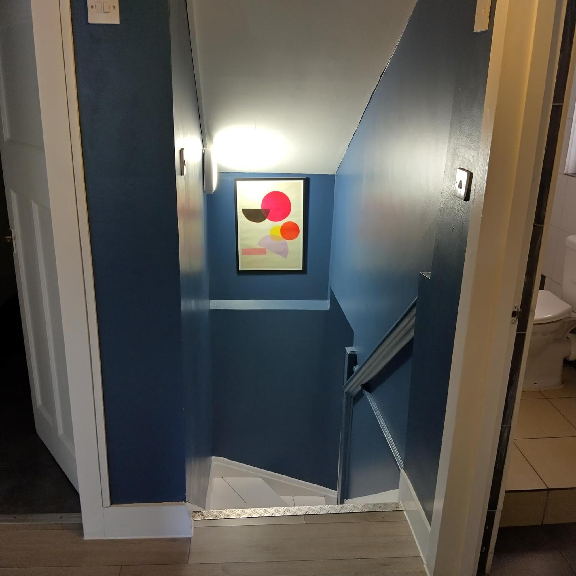 Spacious 5-bedroom, 4-bathroom In Central Zone 1 *