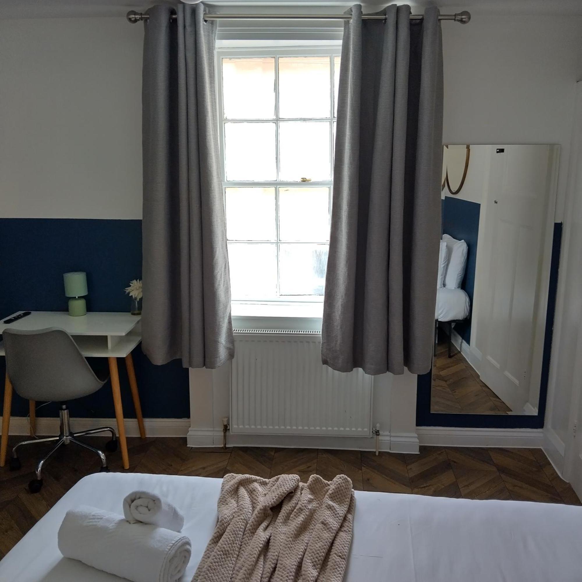 Spacious 5-bedroom, 4-bathroom In Central Zone 1 Leilighet
