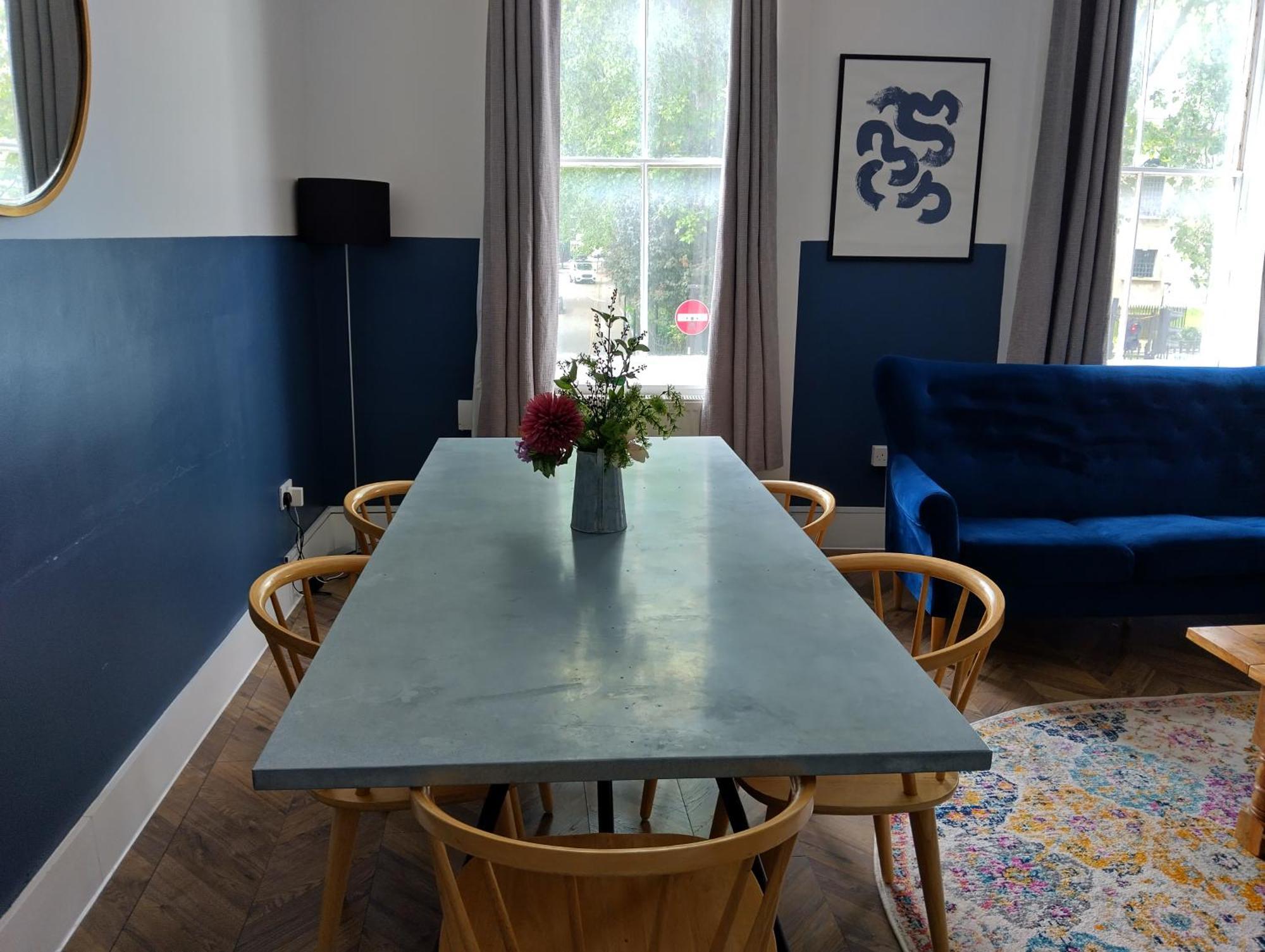 Spacious 5-bedroom, 4-bathroom In Central Zone 1 Leilighet *