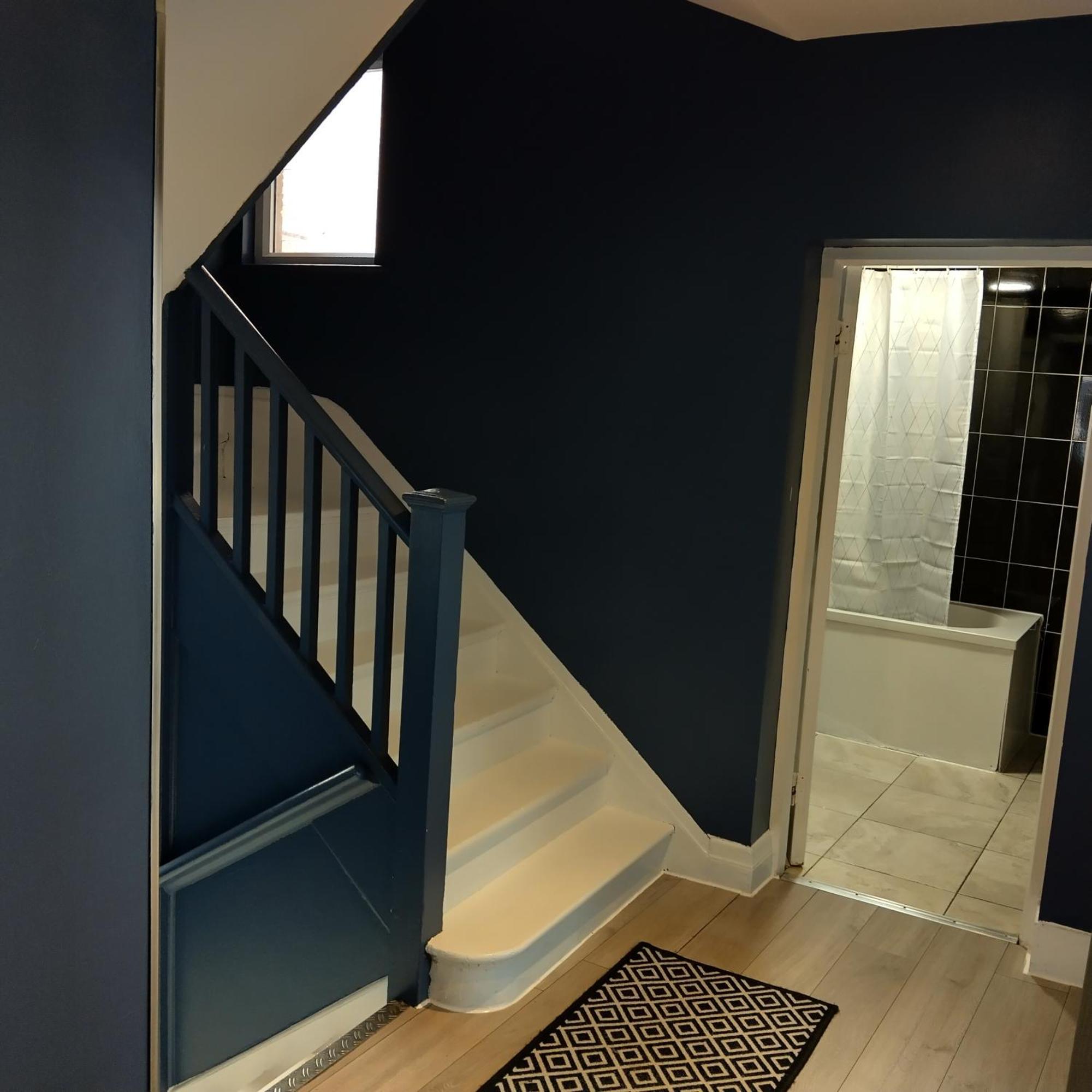Spacious 5-bedroom, 4-bathroom In Central Zone 1 Leilighet *